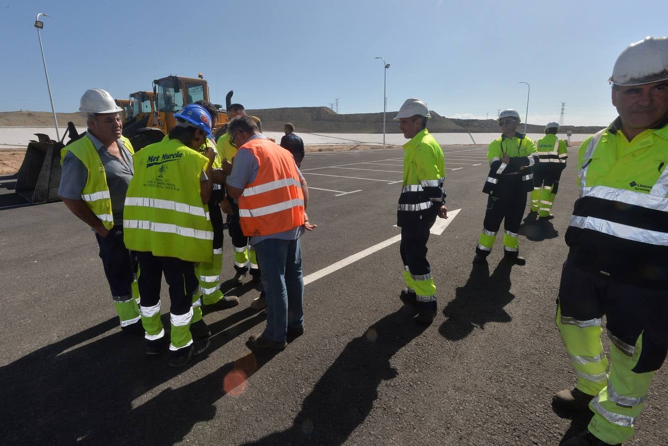 La planta de basuras de la empresa municipal Limusa en Lorca fue desalojada ayer tras la alarma generada por una granada de mortero desactivada. La actividad se detuvo y los 25 trabajadores que había en las instalaciones fueron evacuados
