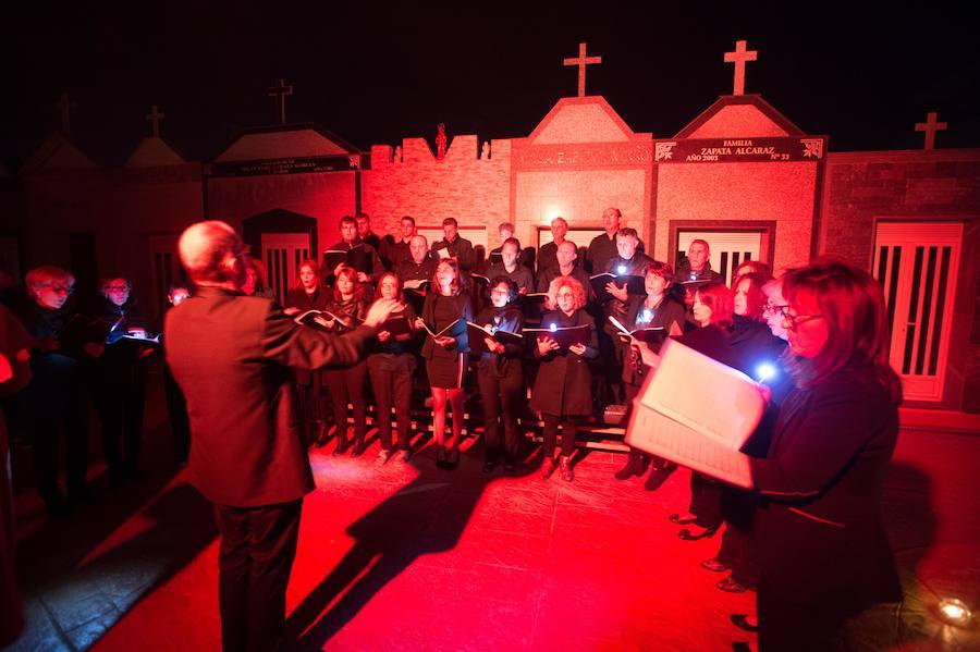 Noche para el misterio, el arte y el buen gusto en el cementerio de San Javier, que acogió por quinto año consecutivo la representación del 'Tenorio' de José Zorrilla