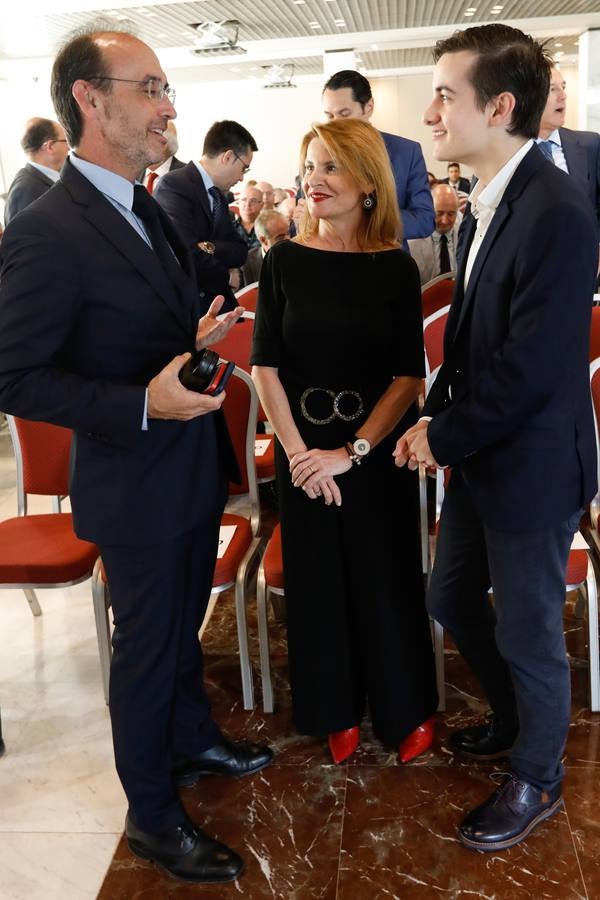 El profesor del IE Business School, que disertó ante 300 economistas, aboga por que las comunidades puedan tener «poder de decisión» tributario para atraer inversiones