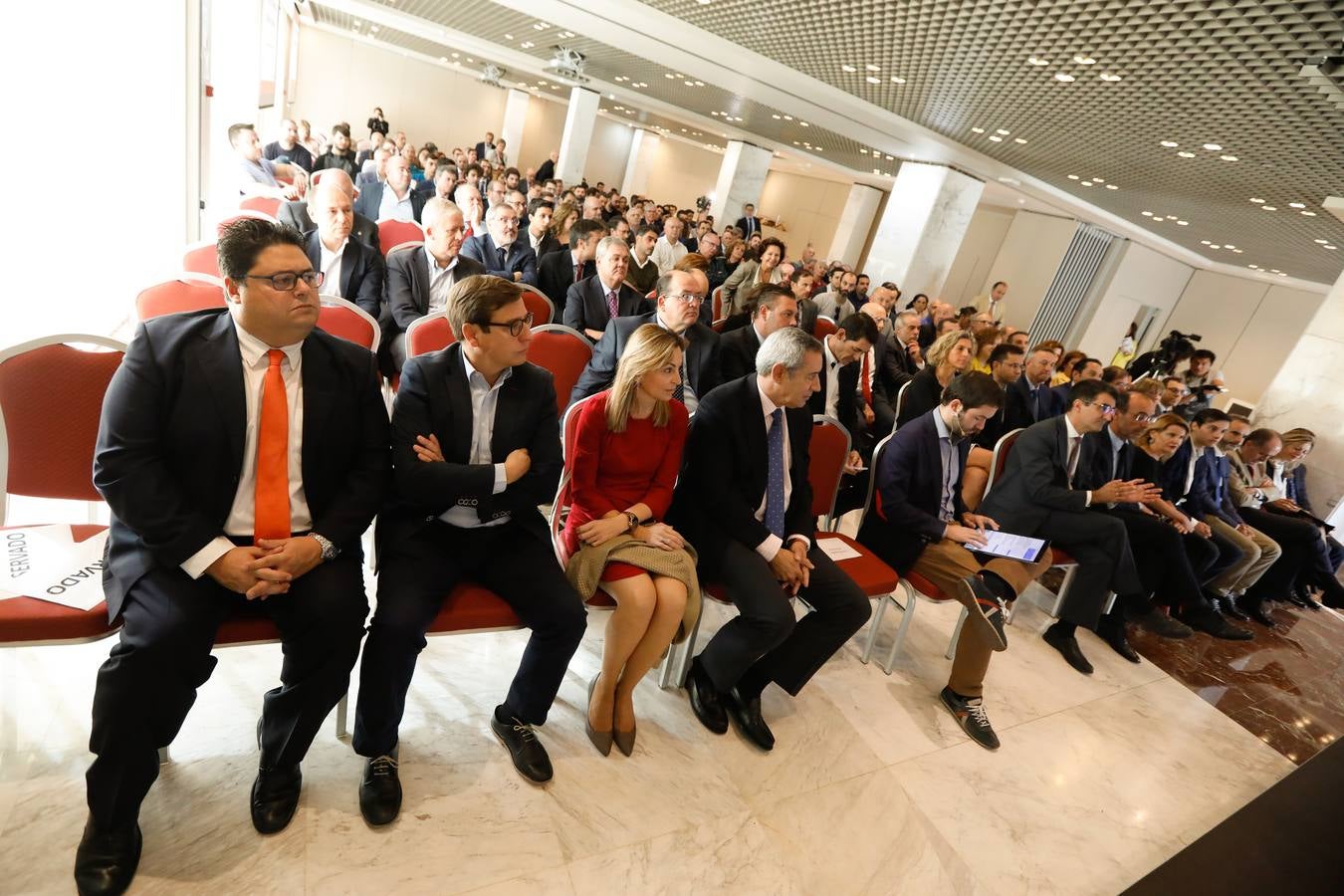 El profesor del IE Business School, que disertó ante 300 economistas, aboga por que las comunidades puedan tener «poder de decisión» tributario para atraer inversiones