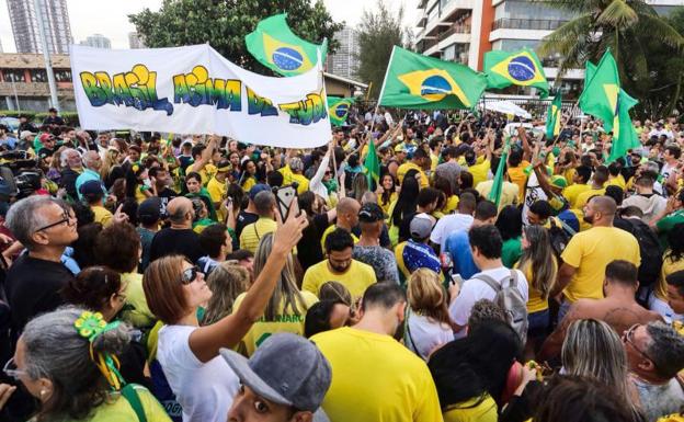 Imagen principal - El ultraderechista Bolsonaro gana las elecciones en Brasil
