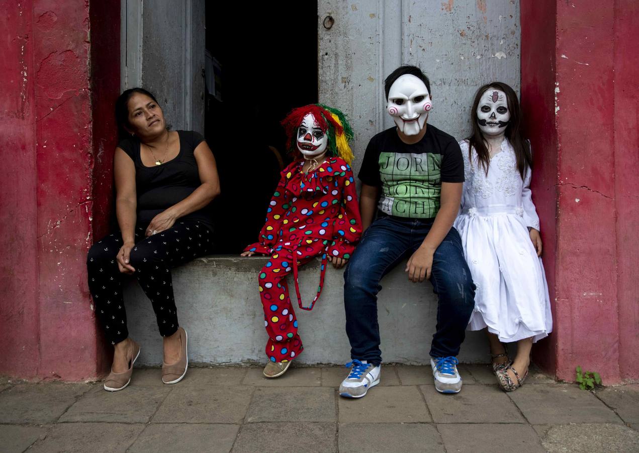 La tradicional fiesta de Los Agüizotes, un carnaval de disfraces terroríficos celebrado en Masaya (Nicaragua), se realizó este año con una disminución de participantes con motivo de las protestas al gobierno de Daniel Ortega.
