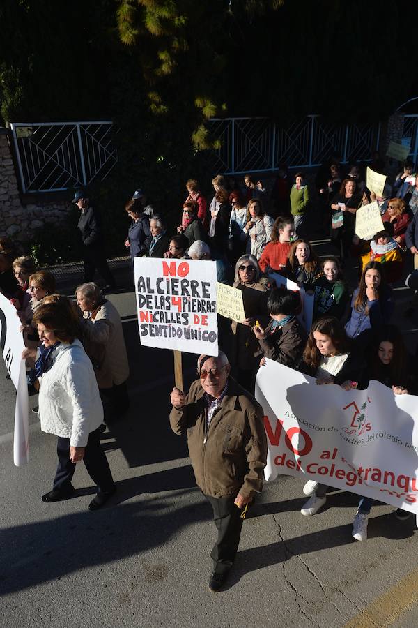 La concentración comenzó cerca de las 8.30 horas de la mañana, desde el propio Carril de las Cuatro Piedras, más concretamente donde está situado el colegio AYS