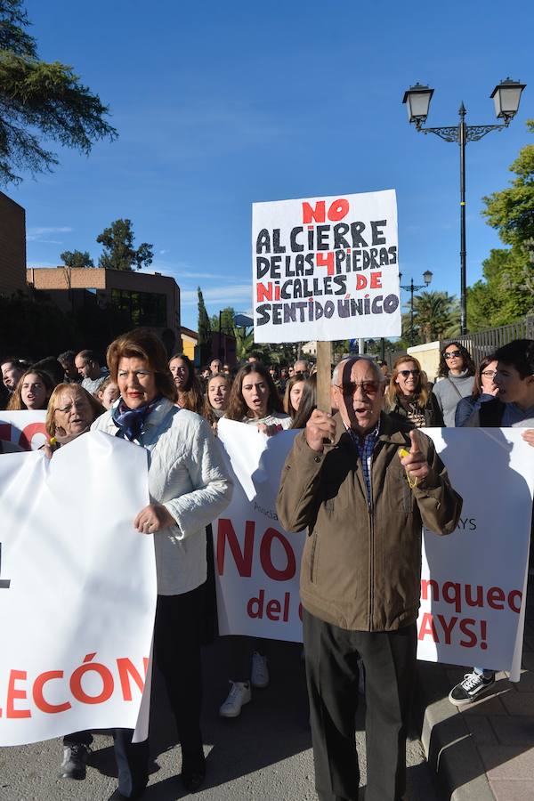 La concentración comenzó cerca de las 8.30 horas de la mañana, desde el propio Carril de las Cuatro Piedras, más concretamente donde está situado el colegio AYS