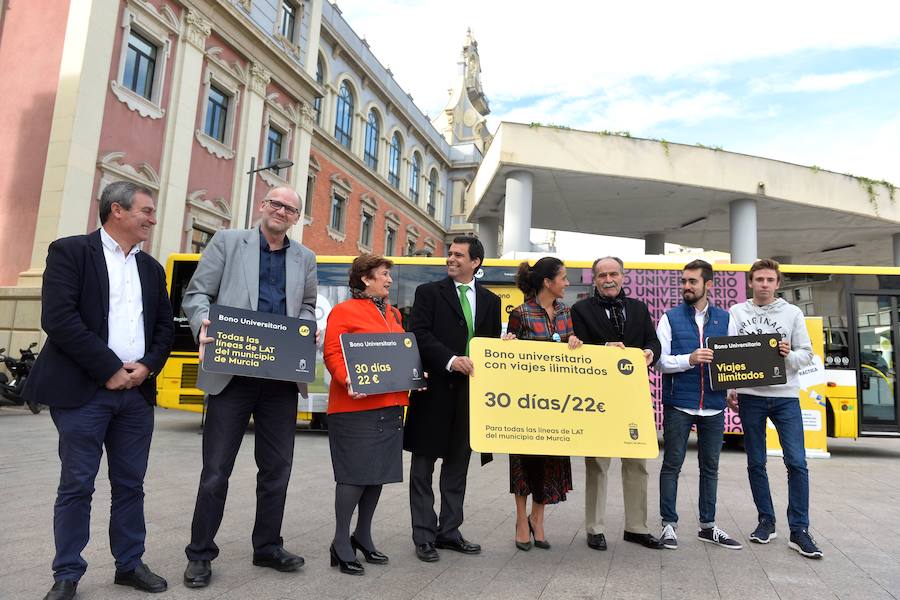 La Comunidad presenta una tarifa plana en el transporte en autobús para las universidades, que supone una rebaja del 52% del coste de los desplazamientos en las líneas urbanas de Murcia y Cartagena