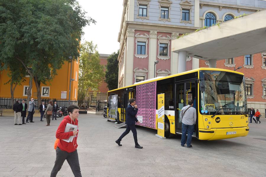 La Comunidad presenta una tarifa plana en el transporte en autobús para las universidades, que supone una rebaja del 52% del coste de los desplazamientos en las líneas urbanas de Murcia y Cartagena