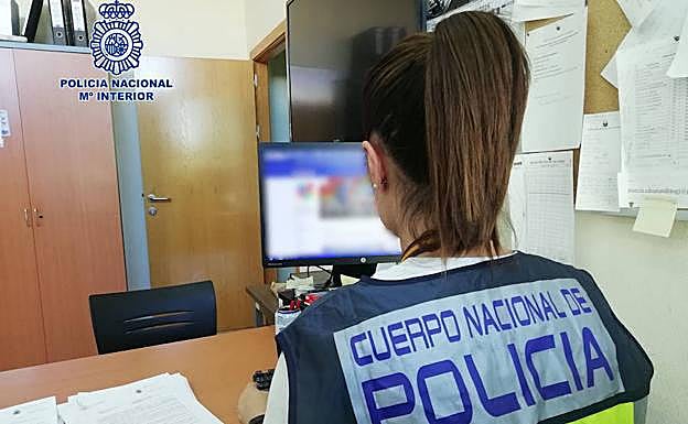 Una agente de la Policía Nacional que ha participado en la investigación.