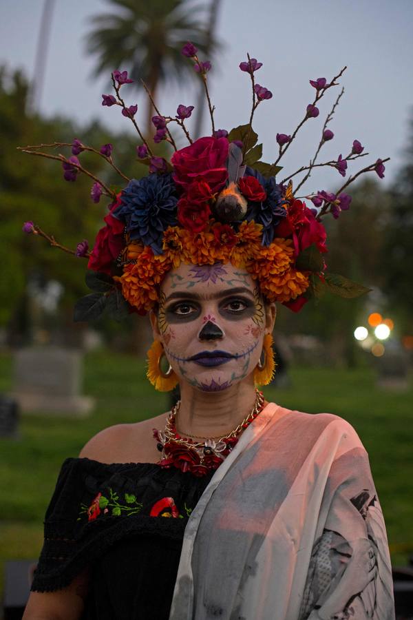 México inicia su conmemoración por el 'Día de Muertos' con un multitudinario desfile en el que la muerte ha sido representada con todos los colores y las formas posibles.