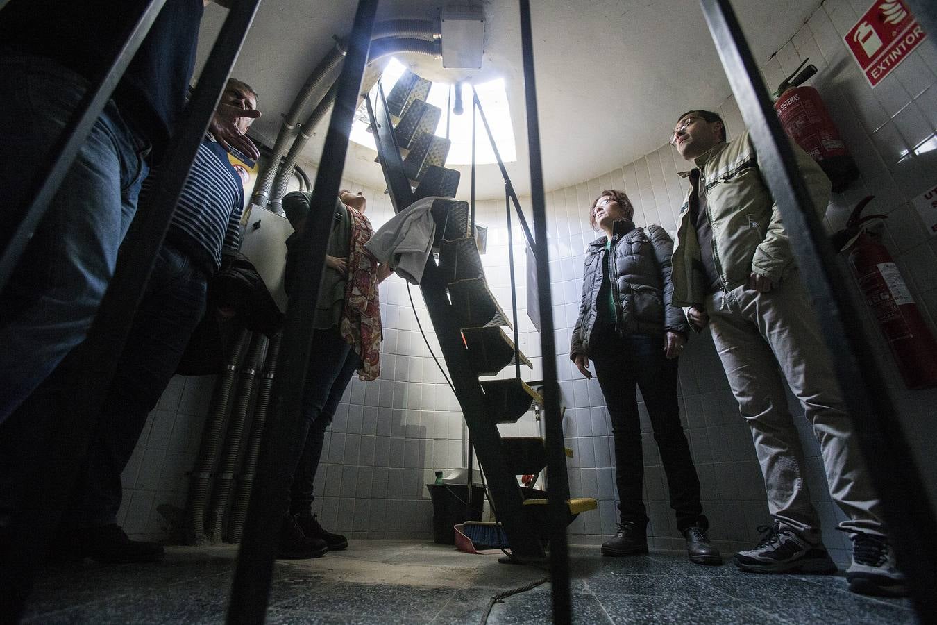 380 personas elegidas por sorteo entre las más de 3.600 solicitantes podrán disfrutar de las visitas al faro de Cabo de Palos, abierto al público por primera vez desde su inauguración en 1865.