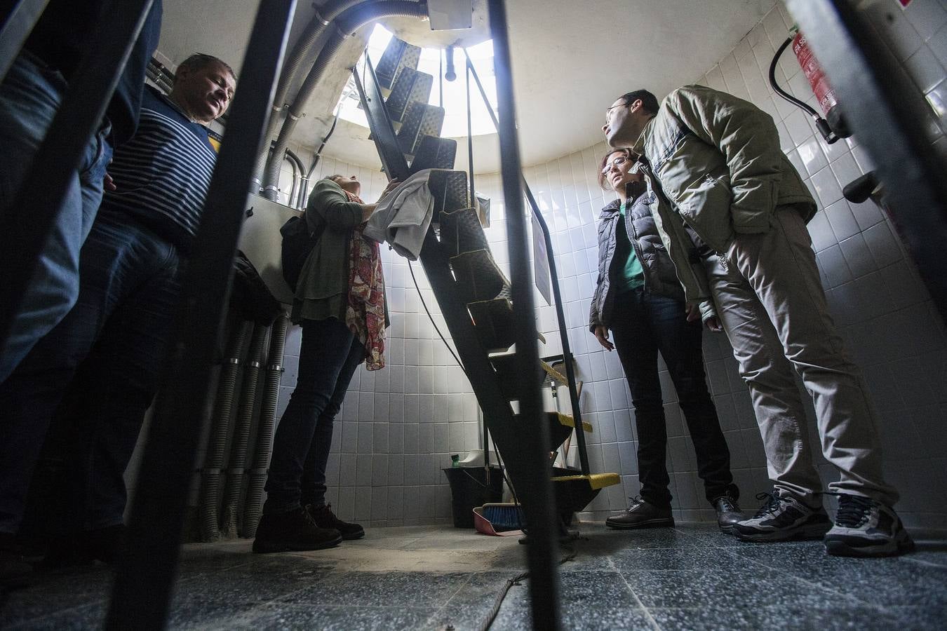 380 personas elegidas por sorteo entre las más de 3.600 solicitantes podrán disfrutar de las visitas al faro de Cabo de Palos, abierto al público por primera vez desde su inauguración en 1865.