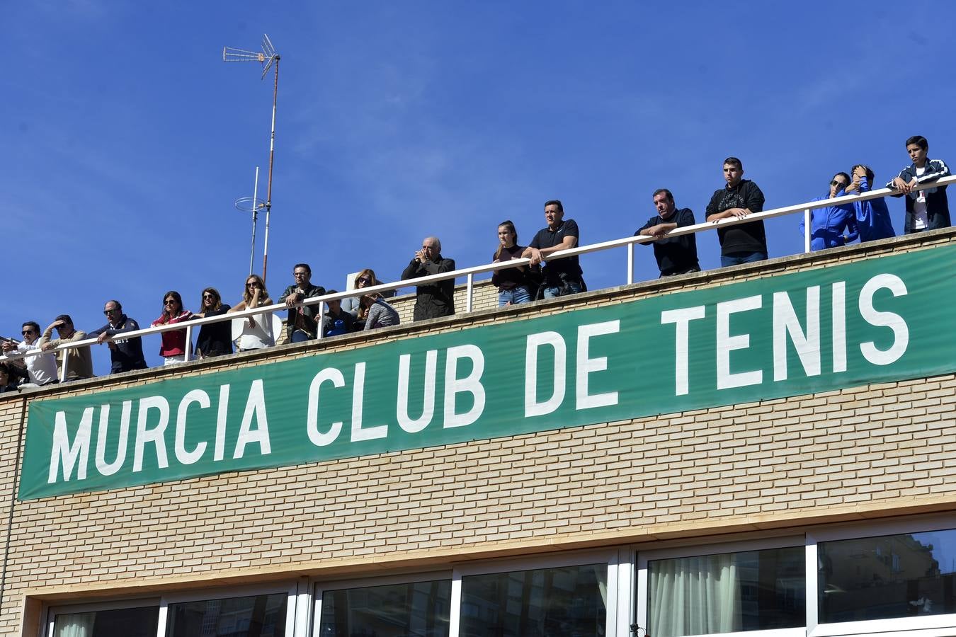 El tenista murciano logro imponerse a Álvaro López (3-6, 6-4, 6-4) en su partido de la final