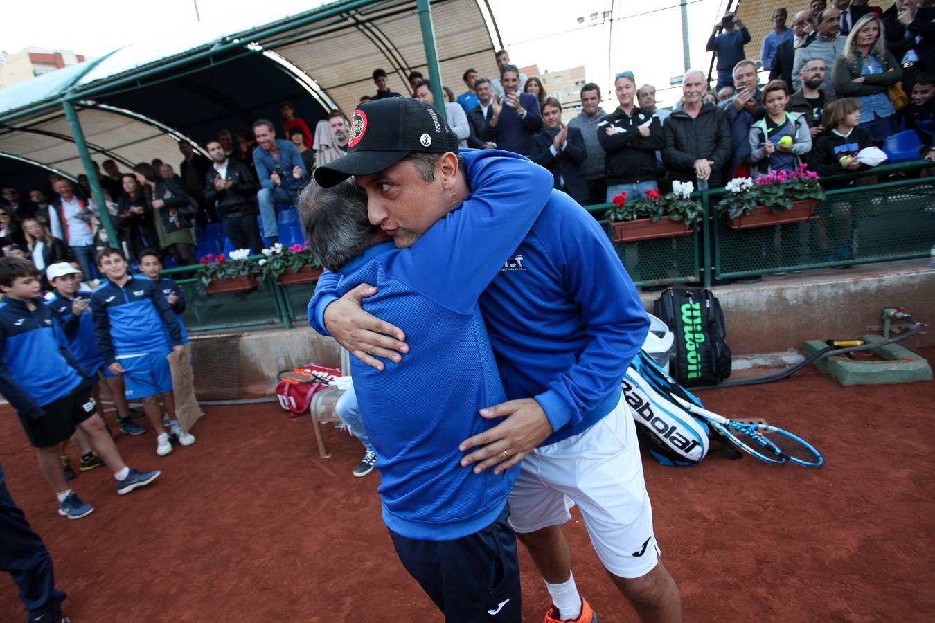 El equipo murciano se impone al Barcino por cuatro victorias a tres y logra hacer historia al conseguir por primera vez el título de campeón nacional