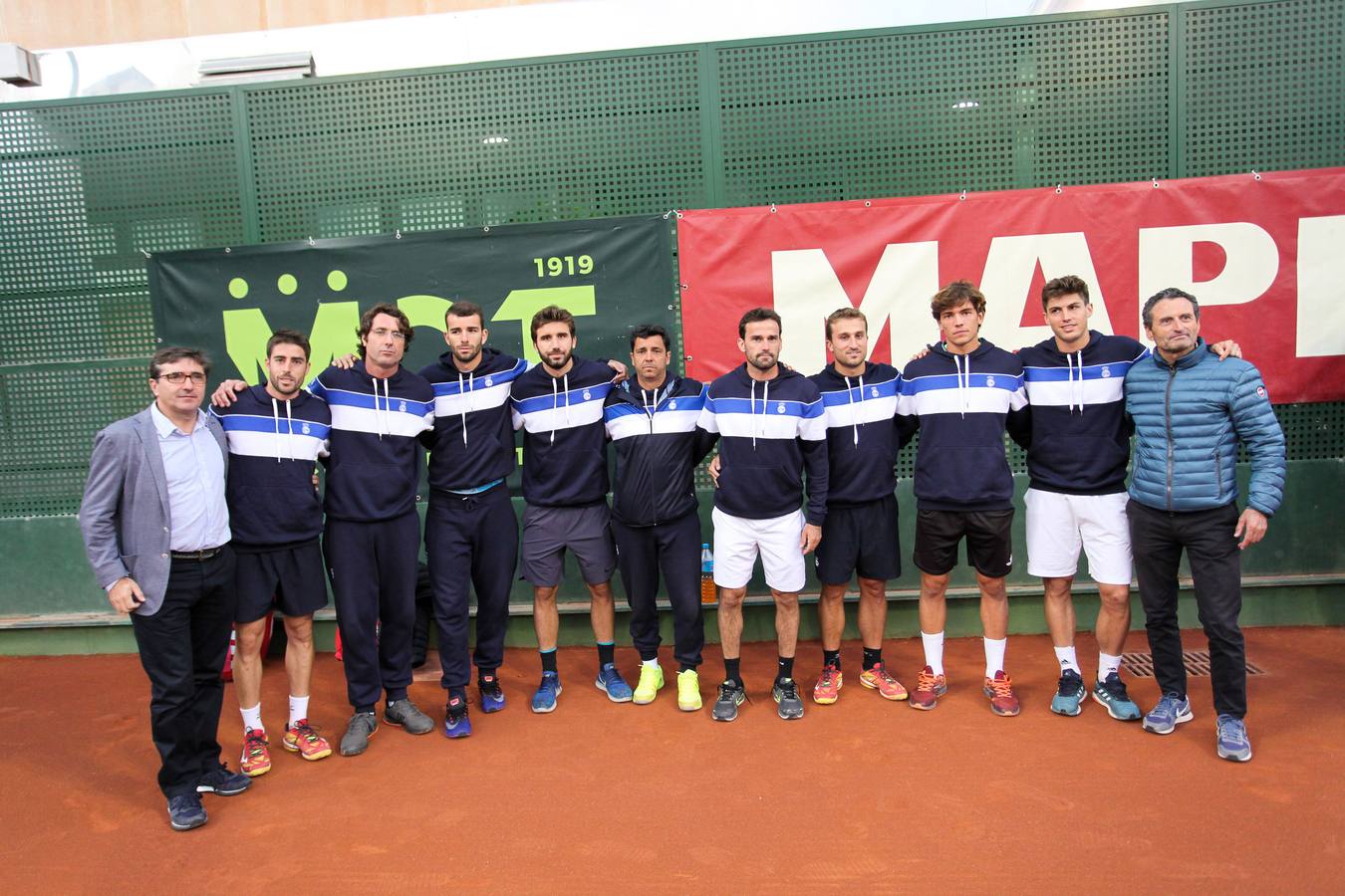 El equipo murciano se impone al Barcino por cuatro victorias a tres y logra hacer historia al conseguir por primera vez el título de campeón nacional