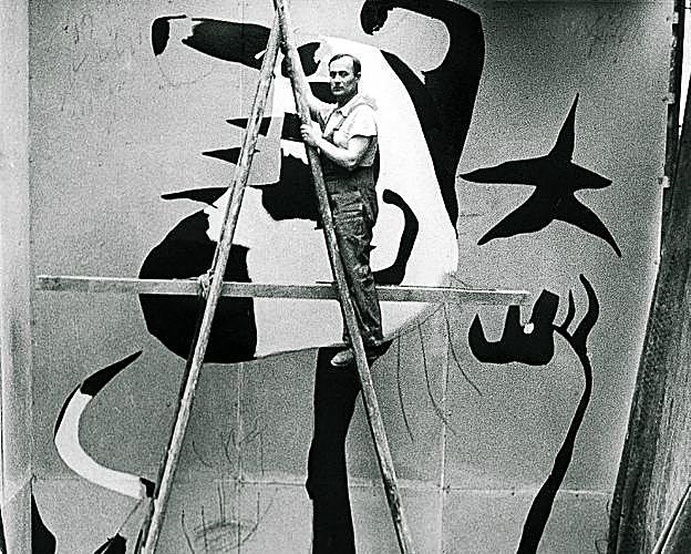 Joan Miró en su taller.