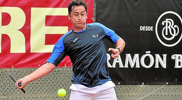 Almagro, ayer, en su duelo ante Ojeda. 