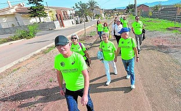 Un grupo de senderistas de la Asociación Amigos del Camino de Santiago de Almería estrenó la vía desde Almendricos. 
