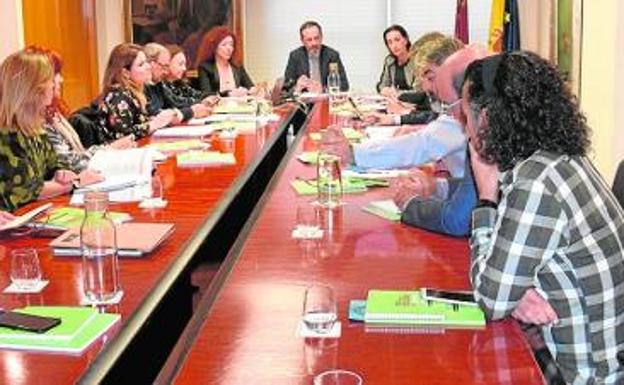 Reunión de la comisión de seguimiento del Pacto de Excelencia por la Economía Social, ayer. 