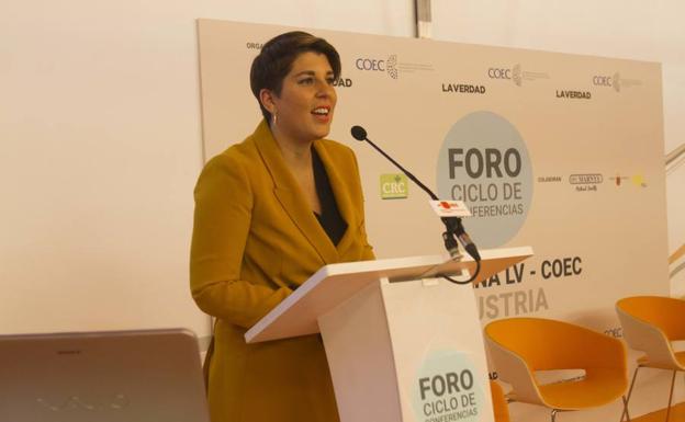 La consejera de Transparencia, Participación y Portavoz, Noelia Arroyo, en el foro organizado por el diario 'La Verdad' y la COEC