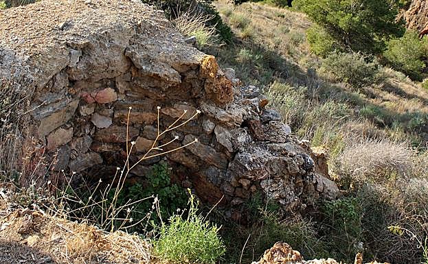 Uno de los hornos de la vertiente norte del monte. 