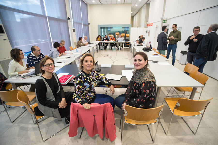 En la agrupación de este viernes se ha decidido elevar a 1.300 las plazas de maestro para el próximo año