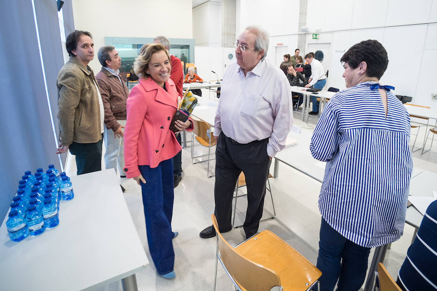 En la agrupación de este viernes se ha decidido elevar a 1.300 las plazas de maestro para el próximo año