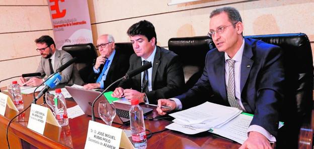 Ramiro Cañete, Juan José Cerezuela, José García-Balibrea y José Miguel Rubio, ayer, en la asamblea de Afarem celebrada en la sede de Croem. 