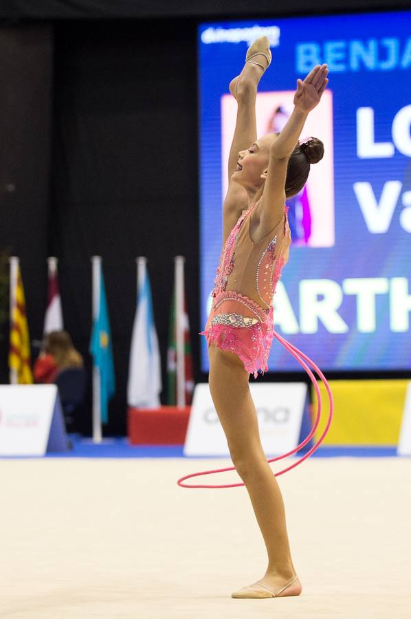 Unas quinientas gimnastas compiten en el primer día de los campeonatos, que se cierra sin ningún podio para la Región