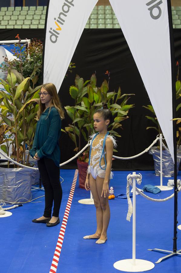 Unas quinientas gimnastas compiten en el primer día de los campeonatos, que se cierra sin ningún podio para la Región