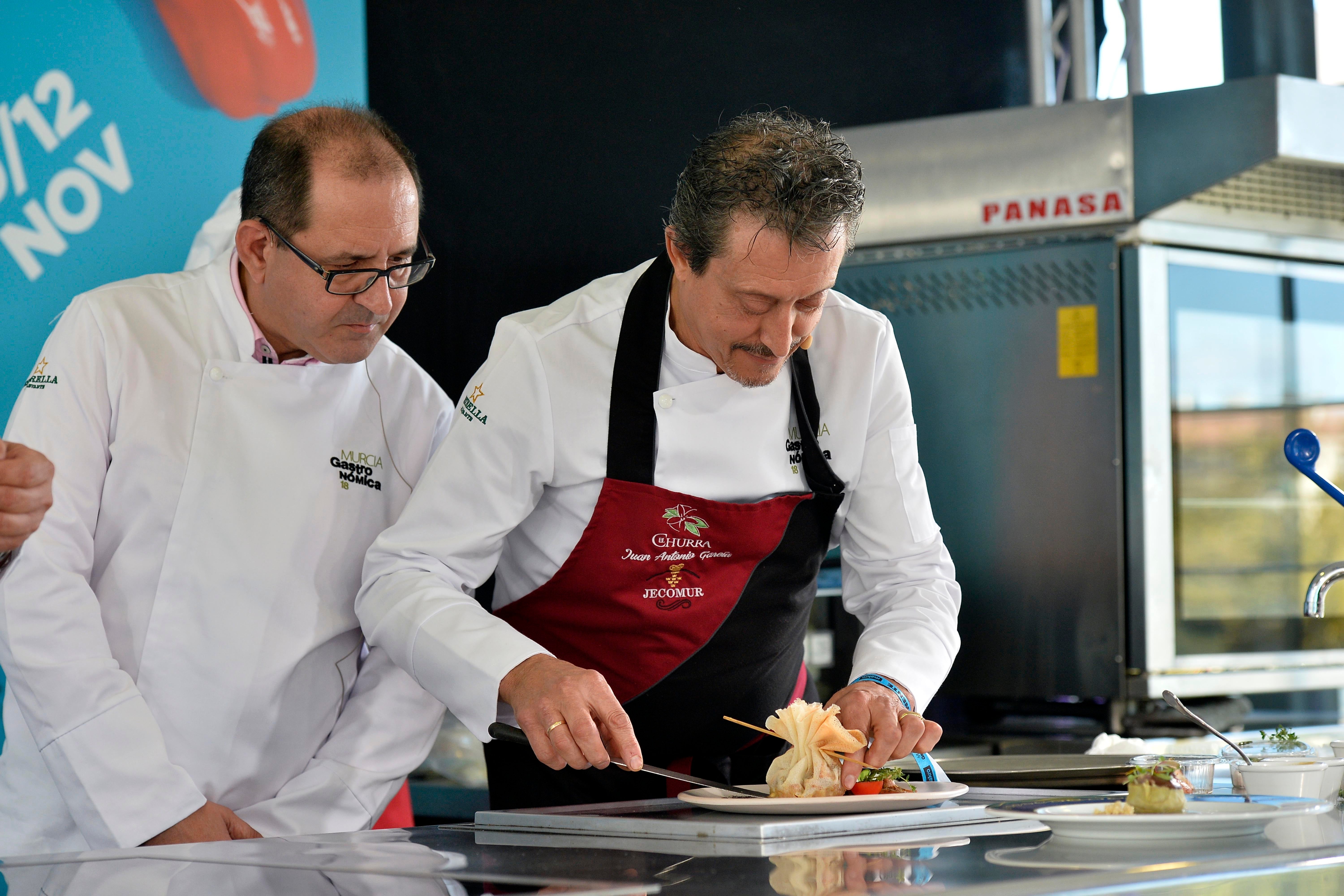 La segunda ponencia de Murcia Gastronómica corrió a cargo Francisco José Saura, Juan Antonio García y Cayetano Gómez, que presentaron un recetario de cordero segureño.