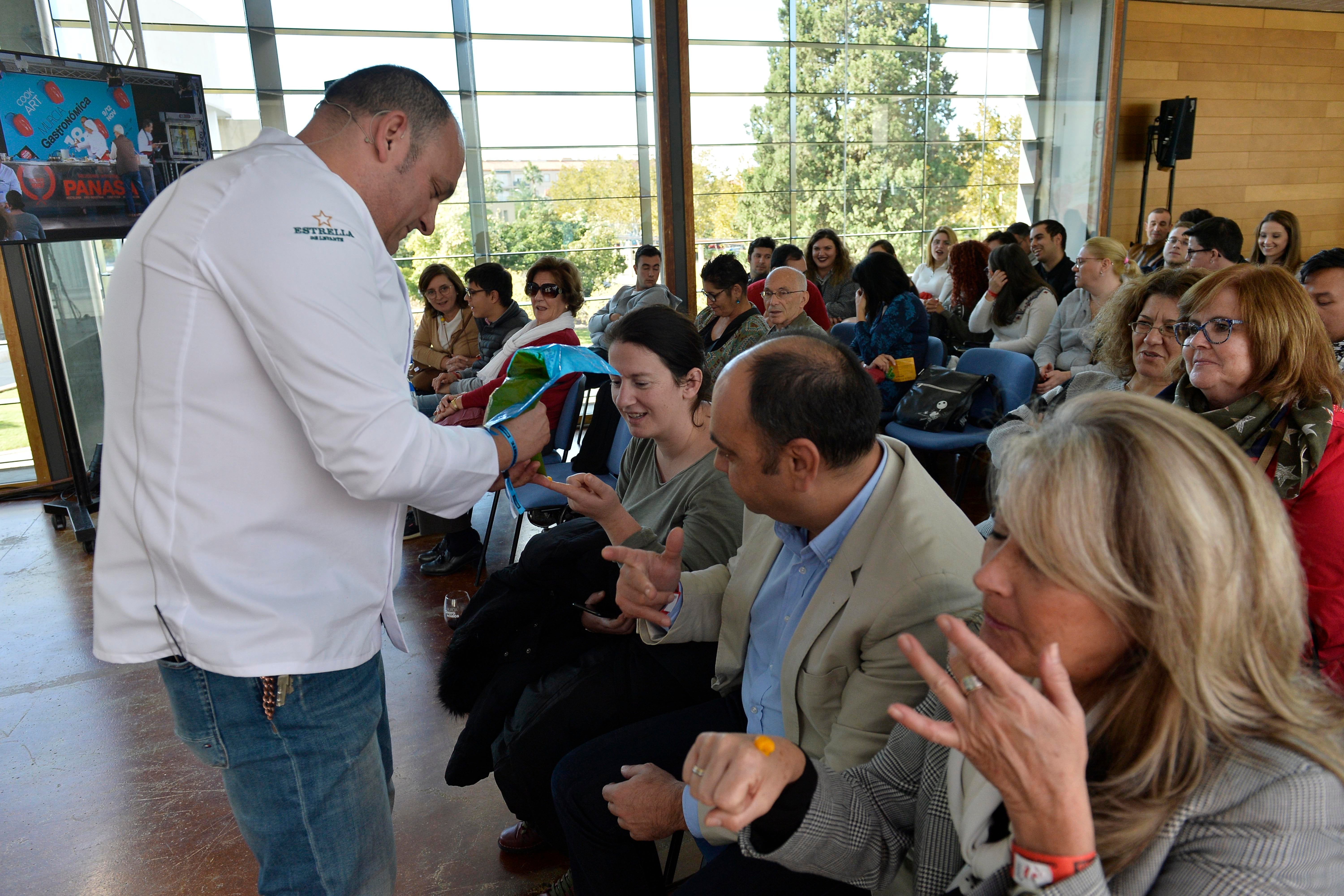 La segunda ponencia de Murcia Gastronómica corrió a cargo Francisco José Saura, Juan Antonio García y Cayetano Gómez, que presentaron un recetario de cordero segureño.