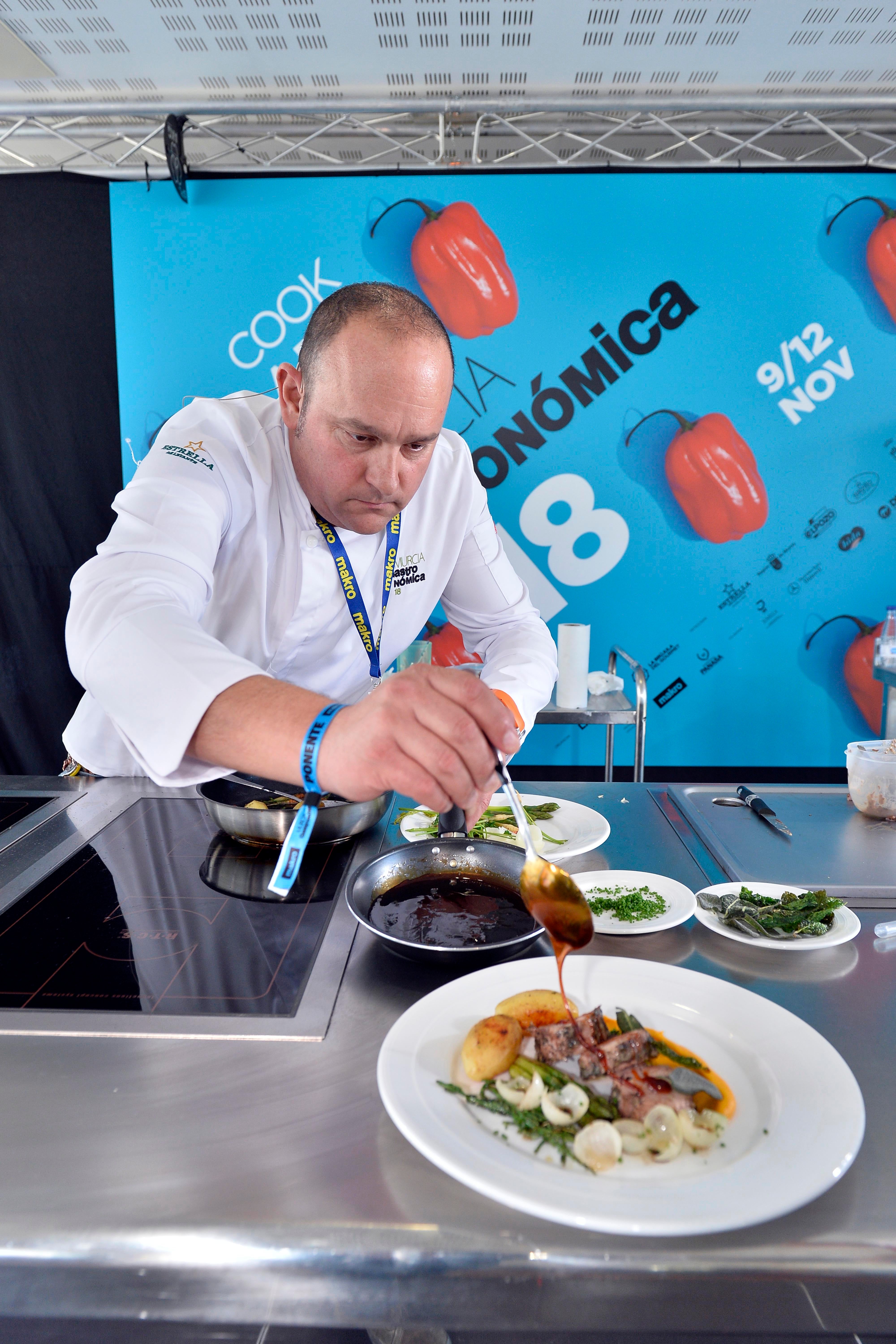 La segunda ponencia de Murcia Gastronómica corrió a cargo Francisco José Saura, Juan Antonio García y Cayetano Gómez, que presentaron un recetario de cordero segureño.