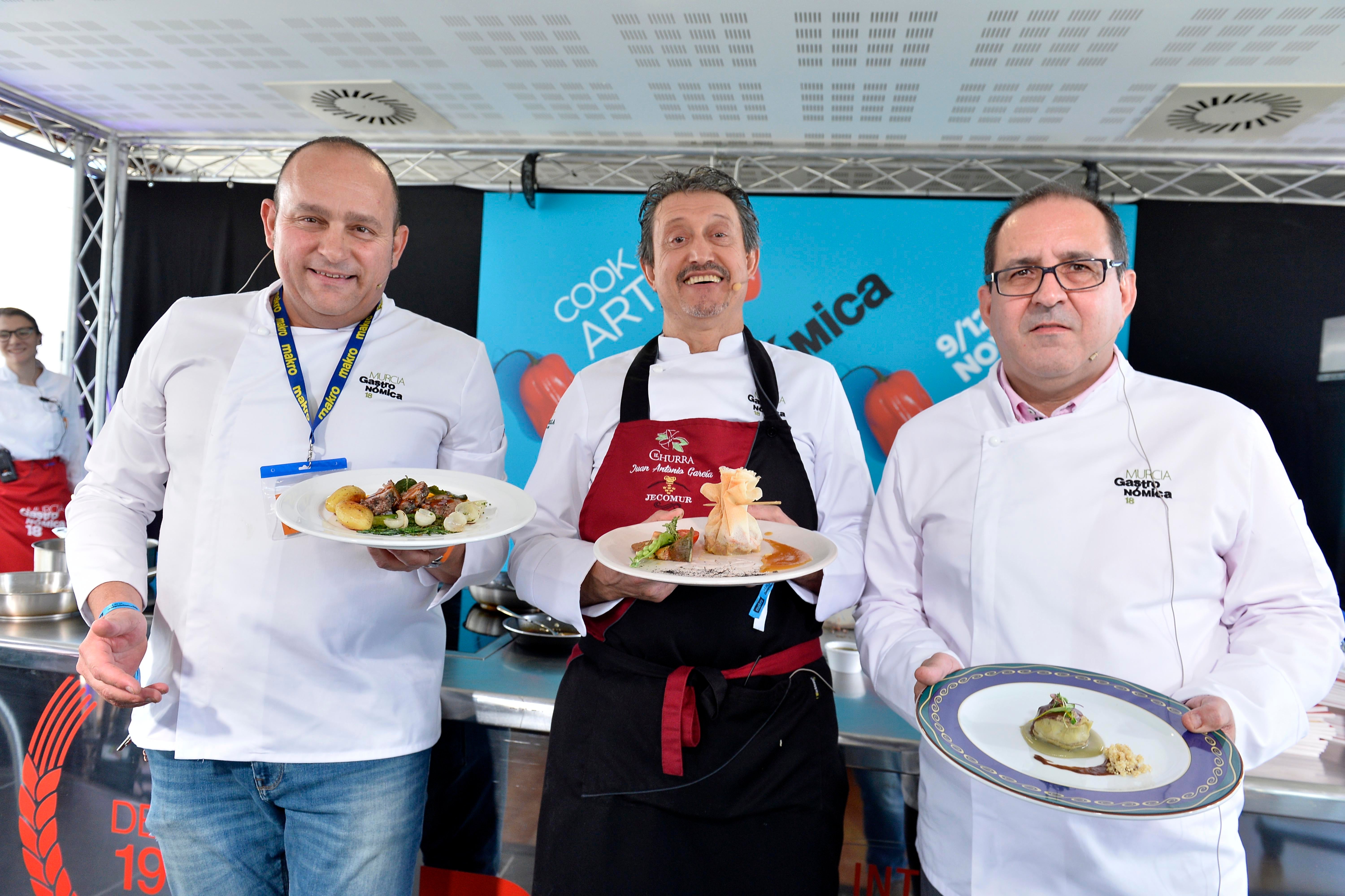 La segunda ponencia de Murcia Gastronómica corrió a cargo Francisco José Saura, Juan Antonio García y Cayetano Gómez, que presentaron un recetario de cordero segureño.