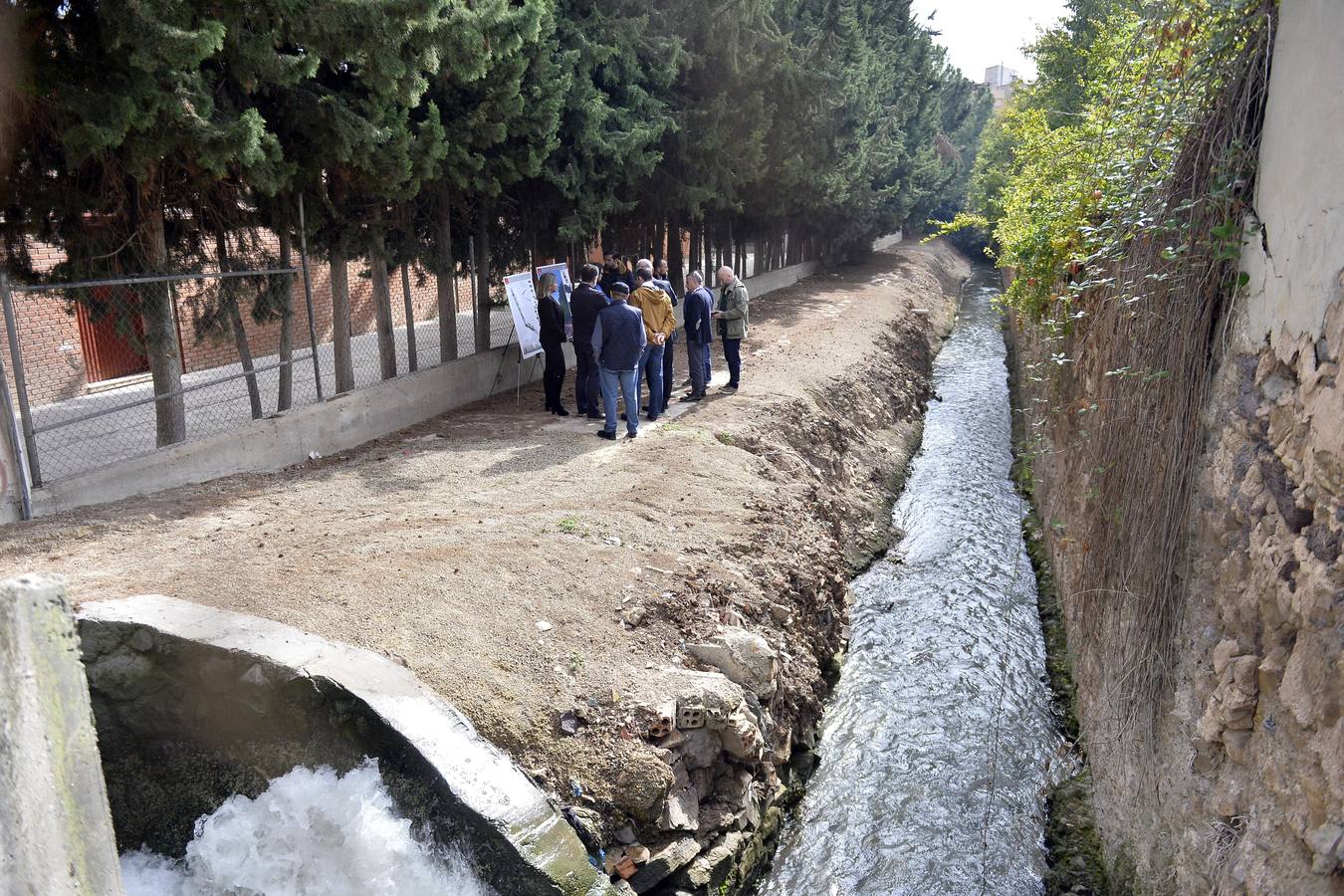 El proyecto, que contempla un mirador y la revegetación de la zona, permitirá pasear junto a la acequia de Churra la Vieja en Cabezo de Torres 