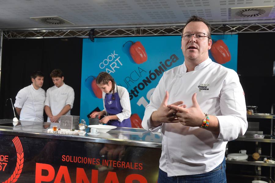 Pablo González cerró la segunda jornada de Murcia Gastronómica con las innovaciones de Cabaña Buenavista con los salazones. 