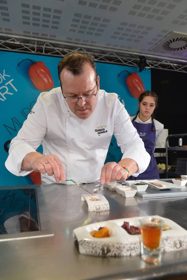 Pablo González cerró la segunda jornada de Murcia Gastronómica con las innovaciones de Cabaña Buenavista con los salazones. 