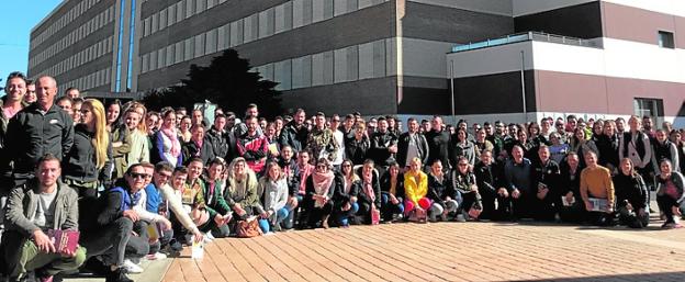 Los trabajadores contratados en las instalaciones de Alhama. 