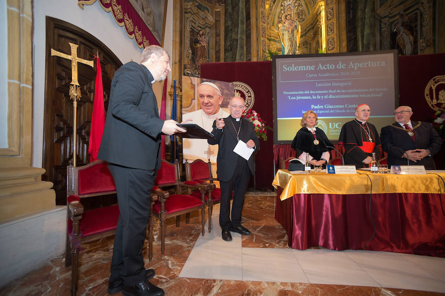 El presidente de la Universidad Católica justifica la ausencia de miembros del Ejecutivo de López Miras en el acto de apertura del curso académico porque «hemos querido estar en paz»