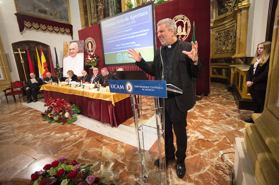 El presidente de la Universidad Católica justifica la ausencia de miembros del Ejecutivo de López Miras en el acto de apertura del curso académico porque «hemos querido estar en paz»