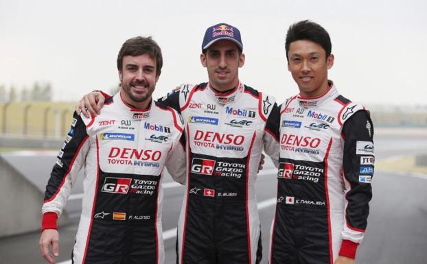 Fernando Alonso, Kazuki Nakajima y Sebástien Buemi. 