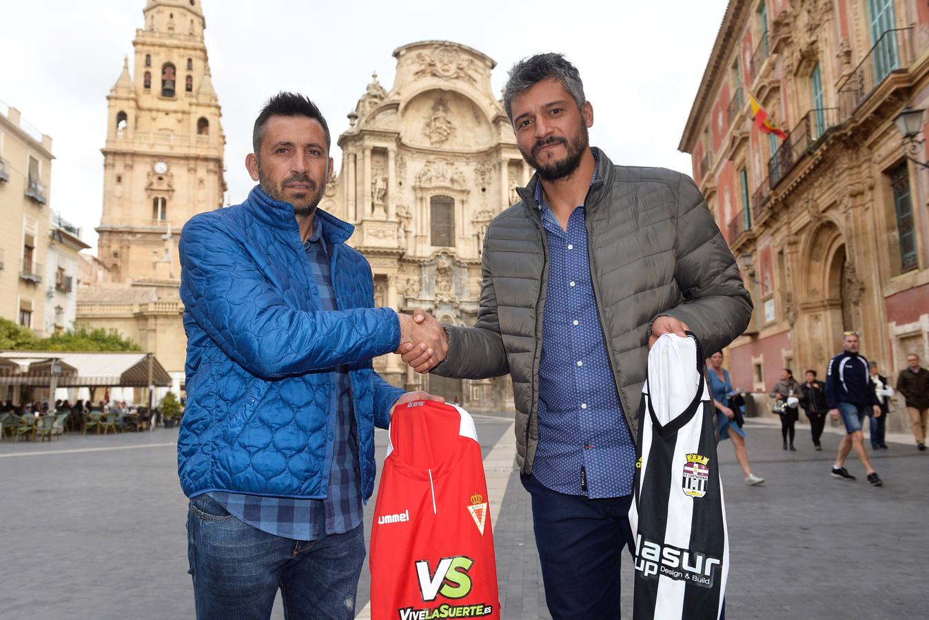 Munúa, técnico del Cartagena, apoya a los jugadores y al entrenador del Murcia por los impagos, aunque asegura que la situación «está fortaleciendo» a su rival 