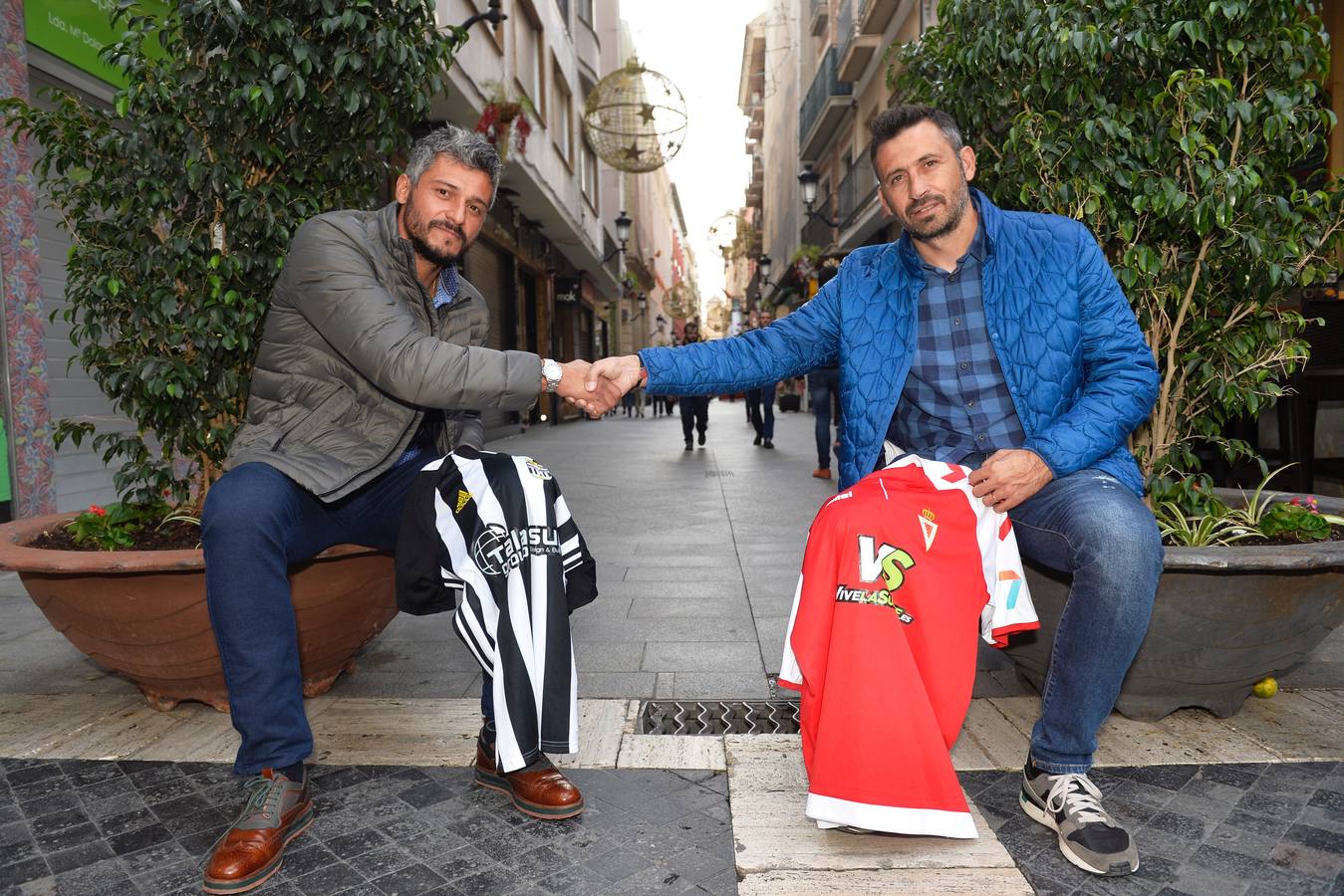 Munúa, técnico del Cartagena, apoya a los jugadores y al entrenador del Murcia por los impagos, aunque asegura que la situación «está fortaleciendo» a su rival 