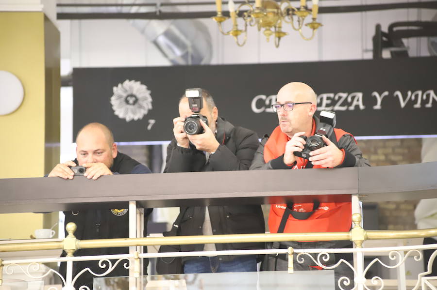 Unos cien fotógrafos participan en este concurso, organizado por 'La Verdad'