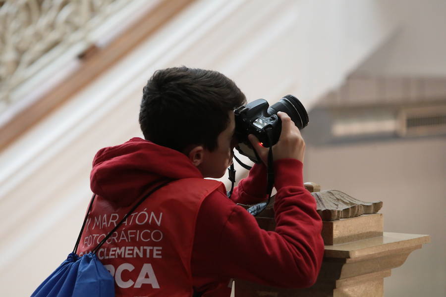 Unos cien fotógrafos participan en este concurso, organizado por 'La Verdad'