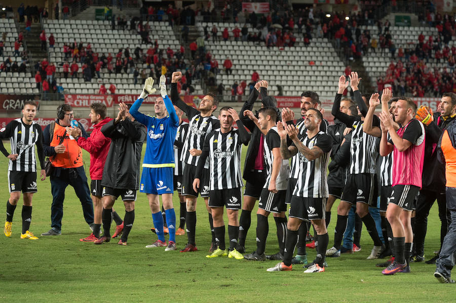 El FC Cartagena se lleva el partido de la Región gracias a dos goles de Fito Miranda y Santi Jara en menos de cinco minutos después de que el Real Murcia se adelantara con un gol de Dani Aquino (12') de penalti.