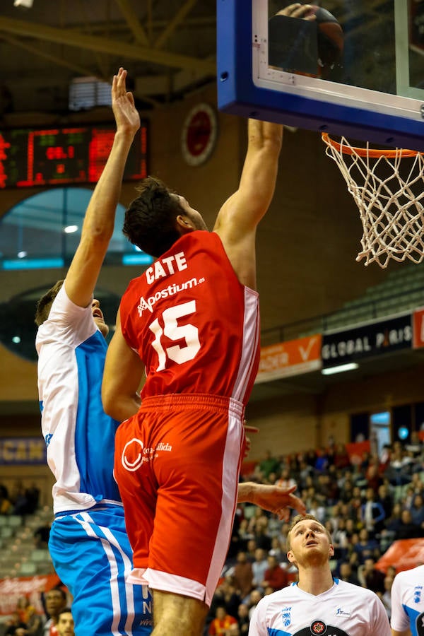 Los universitarios consiguen la tercera victoria de la temporada sobre el Monbus Obradoiro.