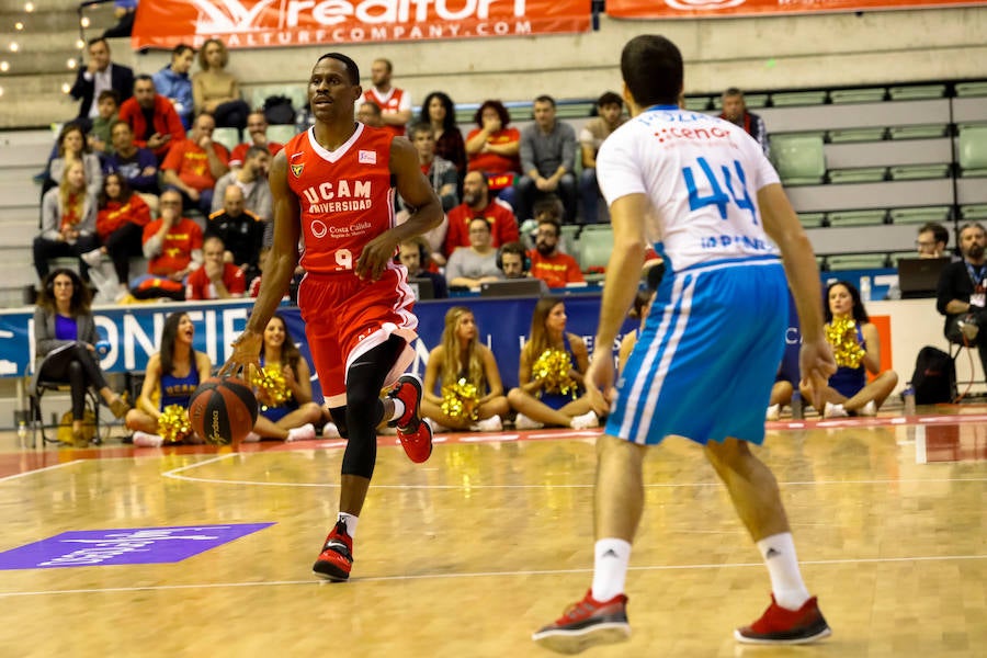 Los universitarios consiguen la tercera victoria de la temporada sobre el Monbus Obradoiro.