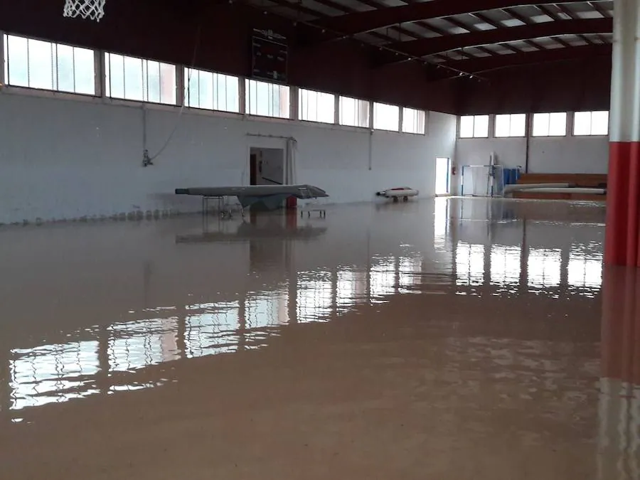 El polideportivo de Los Alcázares, inundado.