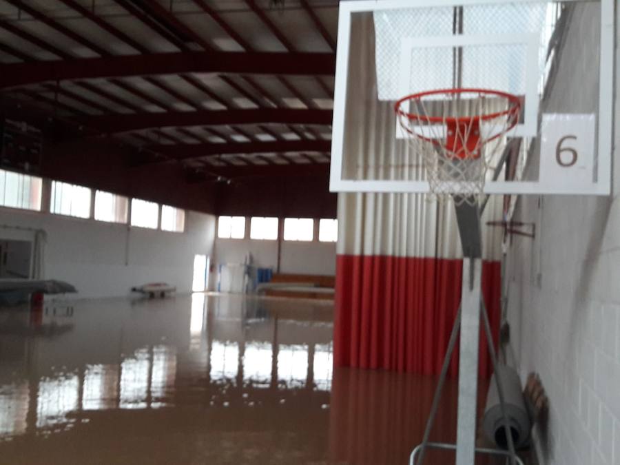 El polideportivo de Los Alcázares, inundado.