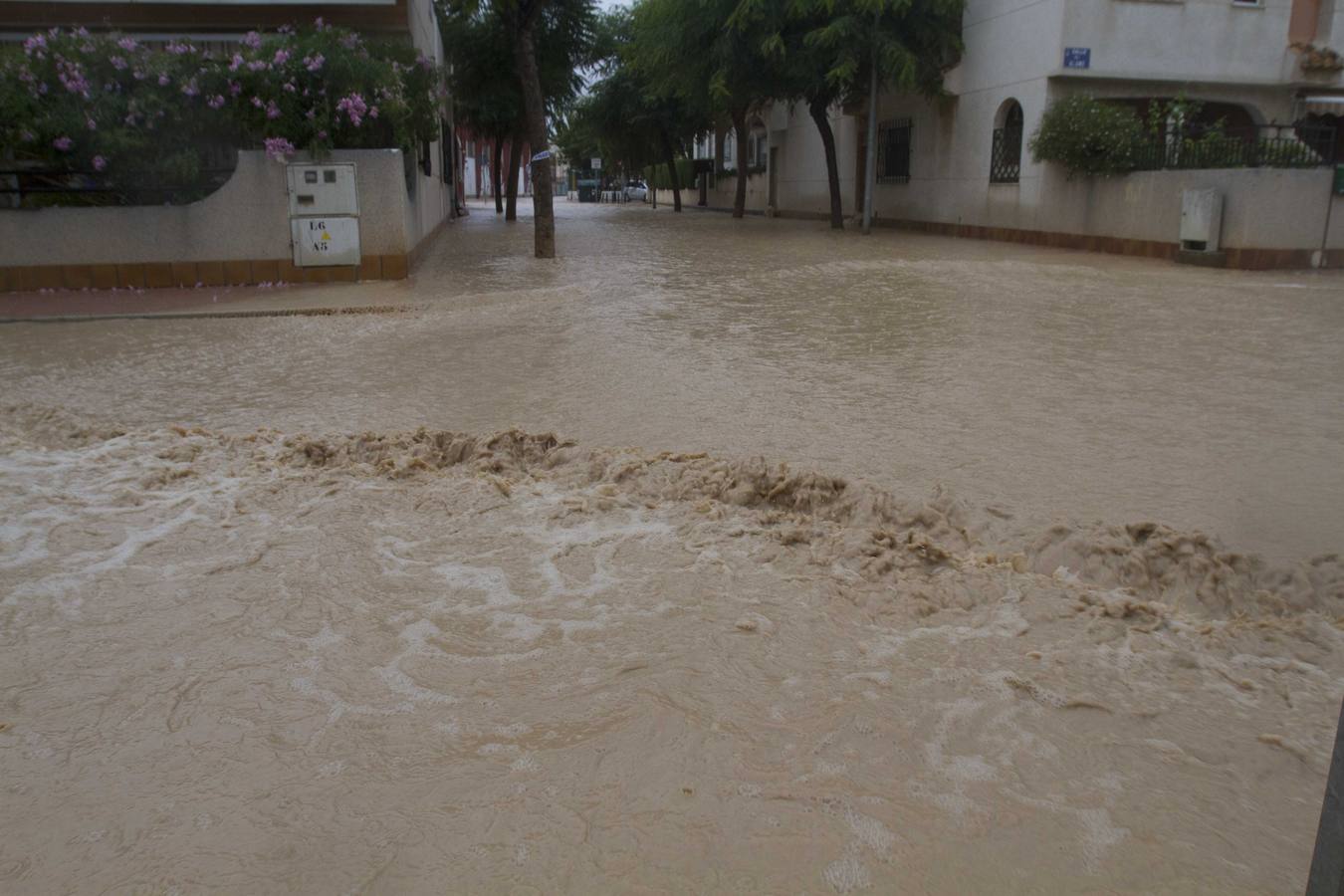 El agua ha hecho estragos en Los Alcázares