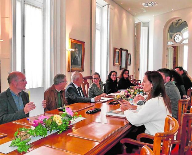 Castejón y Muñoz, durante la reunión en el Palacio Consistorial. 